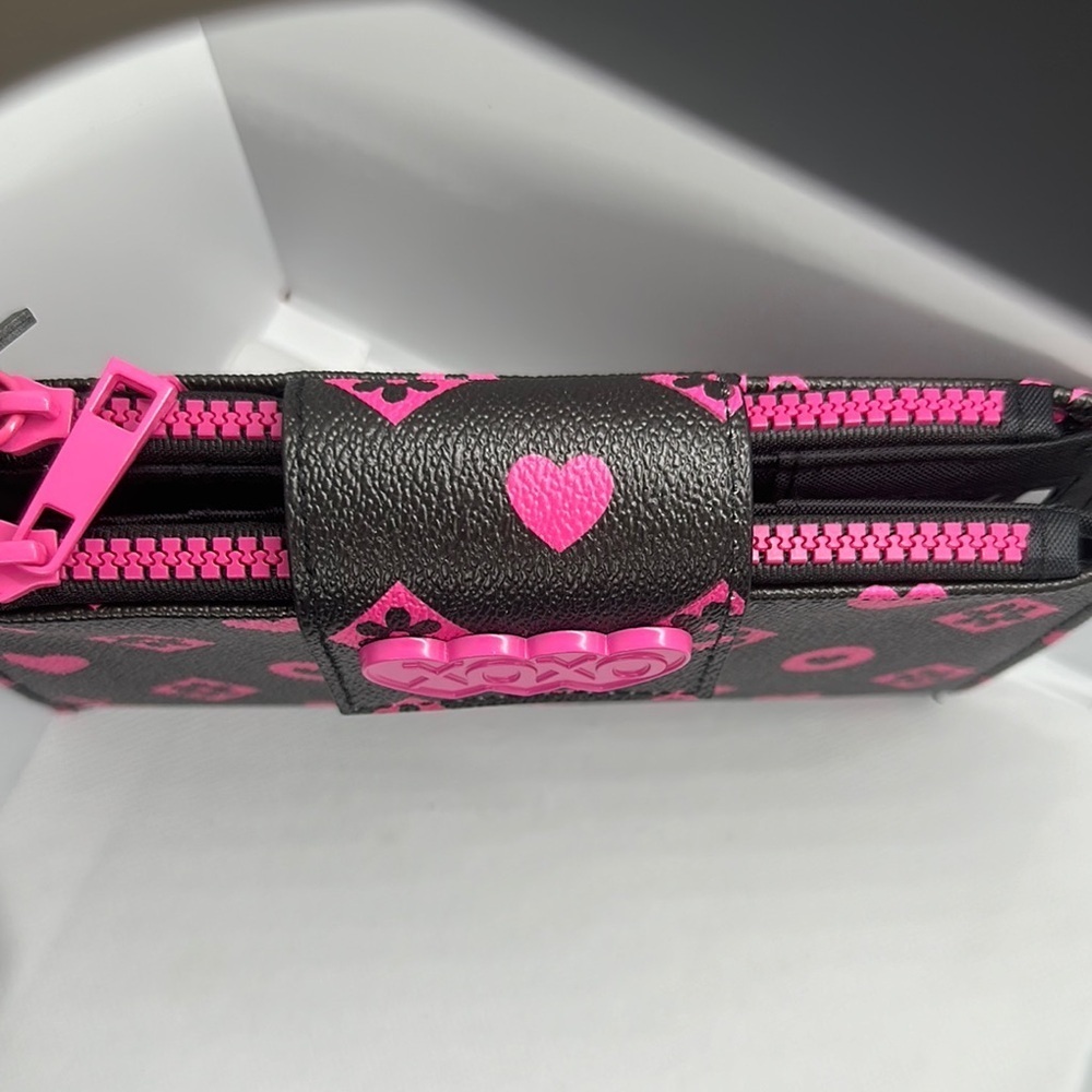 XOXO Black and Pink Geometric Wristlet Clutch - Picture 4 of 16